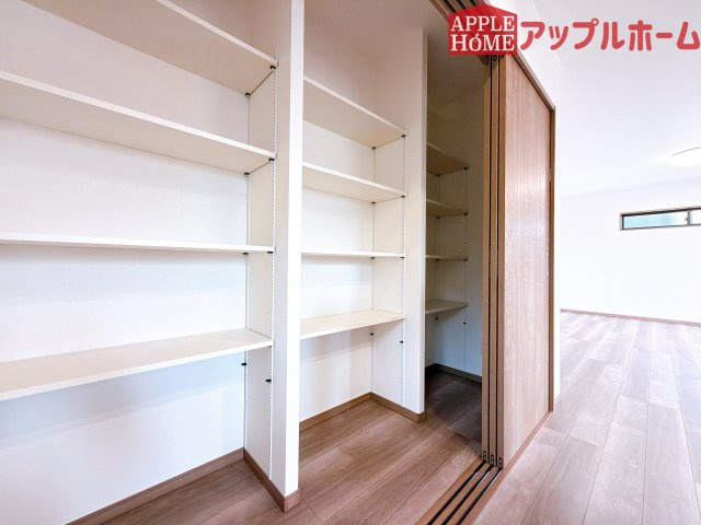 【新築住宅】熊谷市上之 第9期 全4棟の収納|大容量パントリーあります♪
