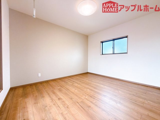 【新築住宅】熊谷市上之 第9期 全4棟の洋室|２階居室は全室収納あり！たっぷりある収納活用でお部屋もキレイを保てます♪