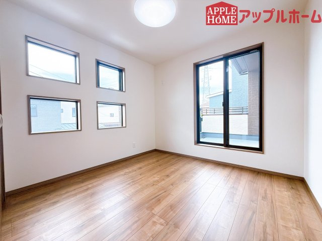 【新築住宅】熊谷市上之 第9期 全4棟の洋室|２階居室は全室収納あり！たっぷりある収納活用でお部屋もキレイを保てます♪