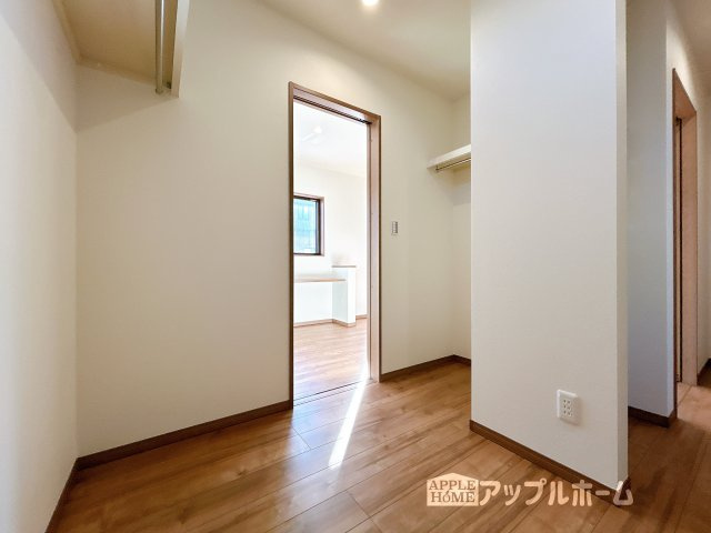 【新築住宅】熊谷市上之第9期のその他|ホールにも収納スペース有り♪