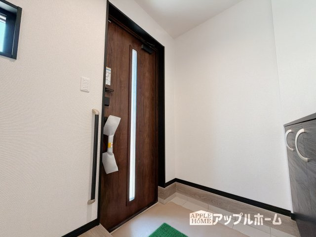 [新築住宅] 深谷市上野台 第59期 全3棟の玄関|住まう人も来客も入った時にワクワクさせてくれるオシャレな玄関♪収納もたっぷりあるので、靴がたくさんあっても安心！
