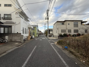 【前面道路含む現地写真】