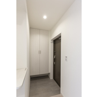 【玄関】 | ONE ROOF FLAT TOGOSHI | 別部屋の写真です
