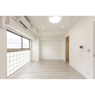 【居間・リビング】 | ONE ROOF FLAT TOGOSHI | 別部屋の写真です