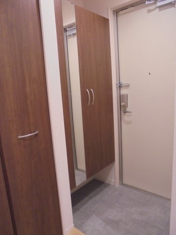 ファンディーナの玄関|※反転写真