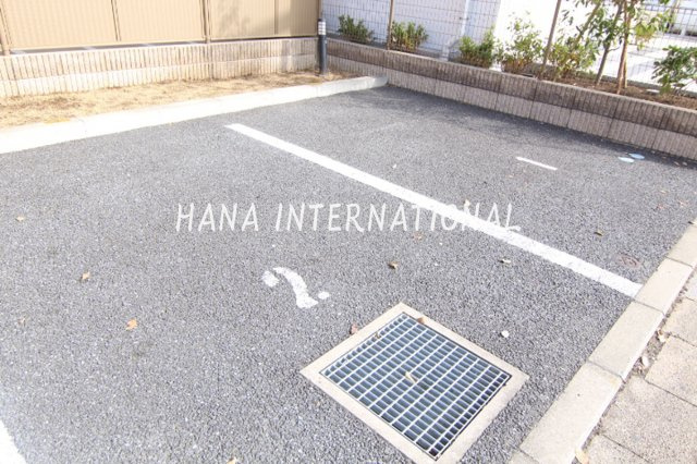アザレアの駐車場