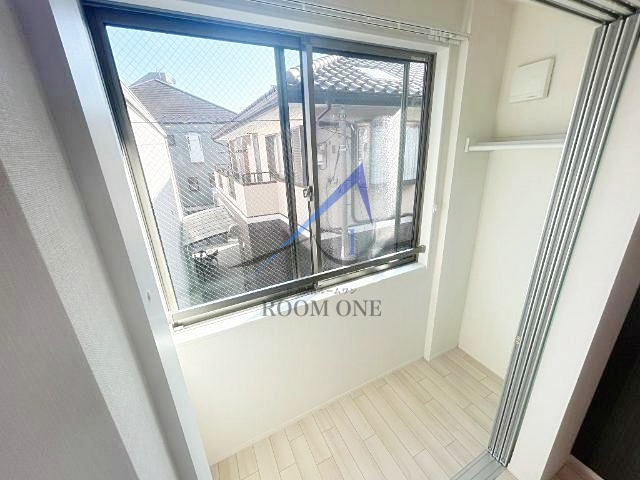 有馬８丁目新築アパート（仮の居間・リビング|洋室のお部屋です。