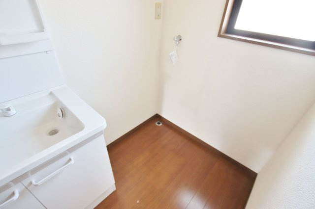  グリーンコーポ浪打 四番館の設備|室内洗濯機置き場もあります♪