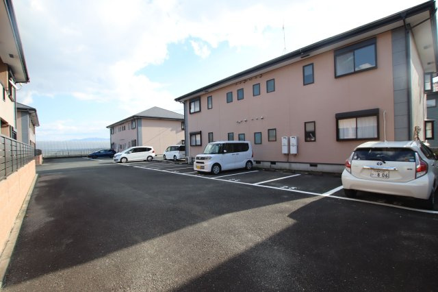  グリーンコーポ浪打 四番館の駐車場|駐車スペースもあります☆
