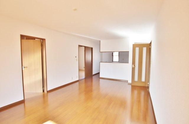  グリーンコーポ浪打 四番館の居間・リビング|広いリビング★