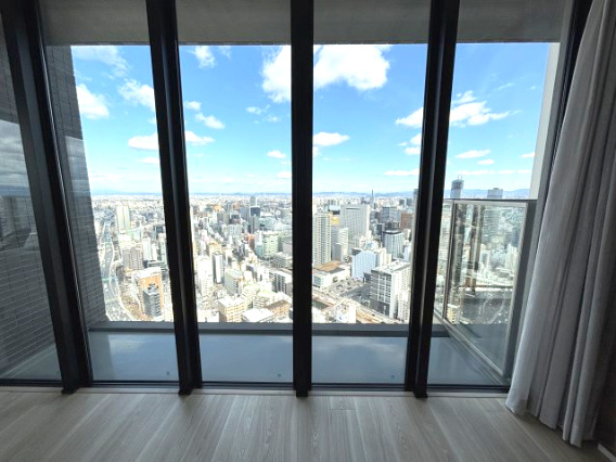 NAGOYA the TOWERの展望|ワイドサッシ越しに楽しむ、圧巻のパノラマビュー