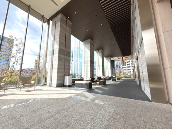 NAGOYA the TOWERのロビー|建物全体の格を感じさせる、洗練された迎賓空間