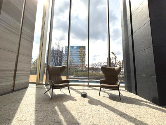 NAGOYA the TOWERのロビー|ゆったりと過ごせる、居心地の良いラウンジスペース