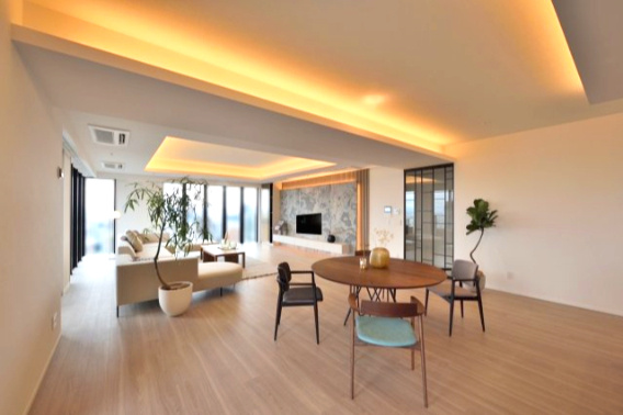 NAGOYA the TOWERの居間・リビング|素材感と照明計画が調和した、洗練の住空間