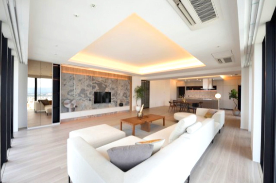 NAGOYA the TOWERの居間・リビング|ゆとりある空間設計で、家具配置も自在なLDK