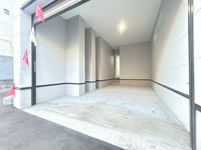 【新築戸建】札幌市白石区栄通5丁目2棟の駐車場|ビルトインガレージ