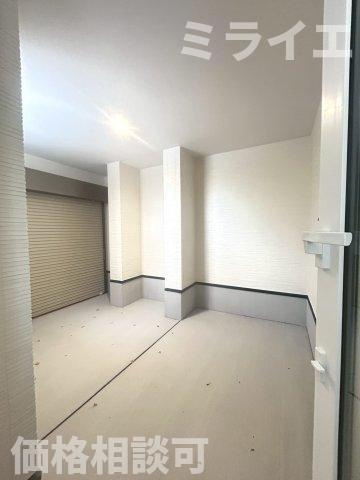 【新築戸建】札幌市白石区栄通5丁目2棟の駐車場|ビルトインガレージ