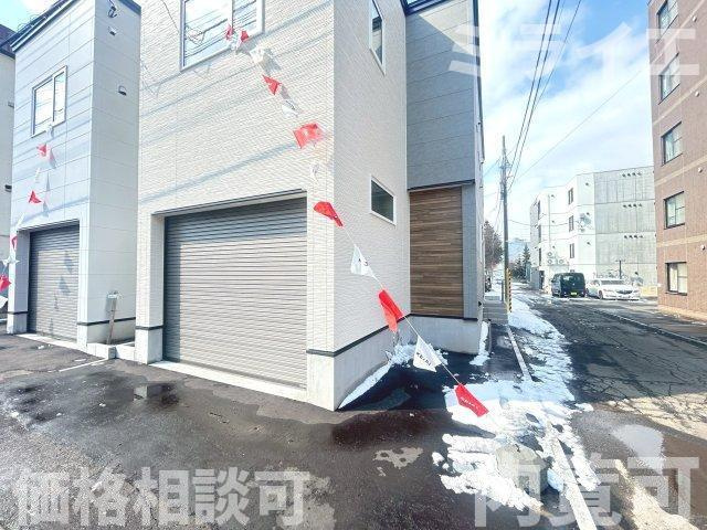 【新築戸建】札幌市白石区栄通5丁目2棟の駐車場|ビルトインガレージ1台+屋外1台