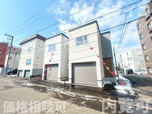 【新築戸建】札幌市白石区栄通5丁目2棟の前面道路含む現地写真