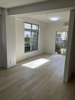 レジ東郷の内装
