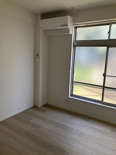 レジ東郷の内装