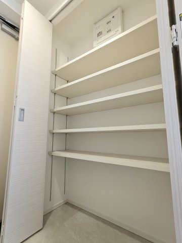 クレストタップ名古屋ウエストの玄関|304号室シューズクローゼット