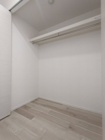 クレストタップ名古屋ウエストの収納|304号室クローゼット