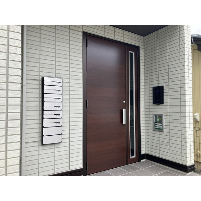 各務原市鵜沼三ツ池町２丁目のアパートのエントランス