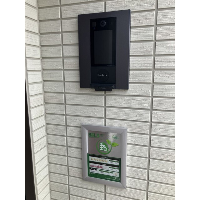 各務原市鵜沼三ツ池町２丁目のアパートのエントランス