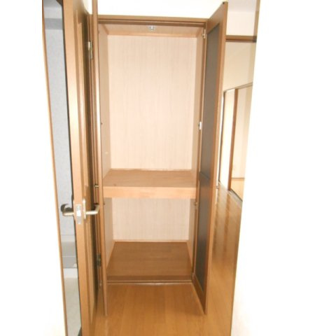 ハイツ秋桜の収納|玄関口収納