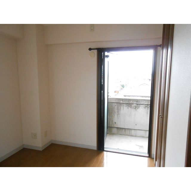 ハイツ秋桜の居間・リビング|洋室6帖