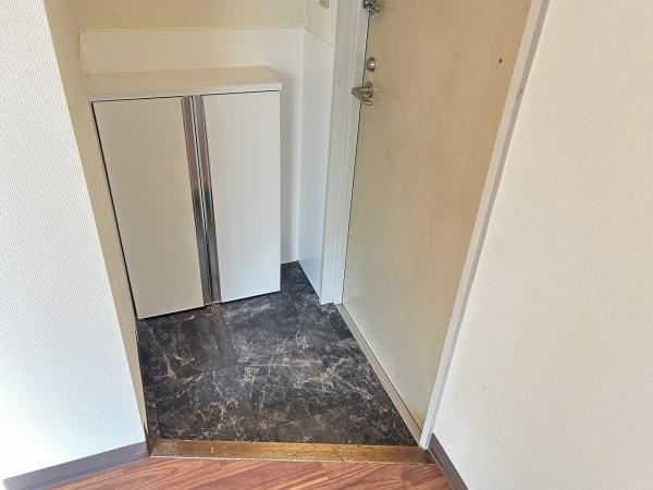 天野マンションの玄関