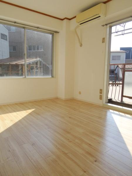 栄大正マンションの居間・リビング|★明るいリビング★