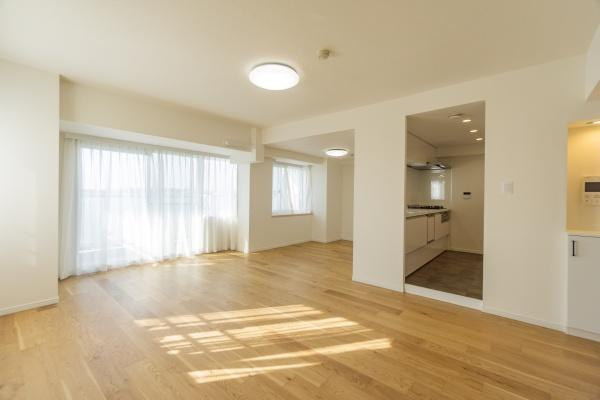 新多摩川ハイム１号棟の居間・リビング