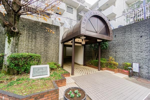 いずみプラザ保土ヶ谷１号棟のエントランス