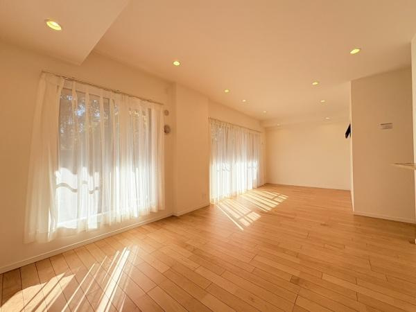 藤和ライブタウン緑山壱番館の居間・リビング