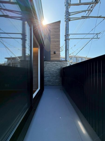 横浜市南区大岡１丁目の新築一戸建のバルコニー|2Fのバルコニーです！日当たりが良く冬でも洗濯物がよく乾きそうです！