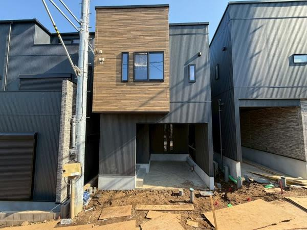 横浜市南区大岡１丁目の新築一戸建の前面道路含む現地写真|カースペースもございます。駐車場代がかからないのは戸建ての良いところですね。