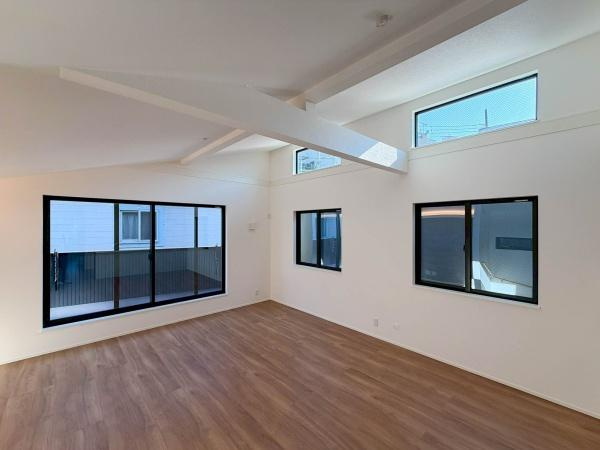 横浜市南区大岡１丁目の新築一戸建の居間・リビング