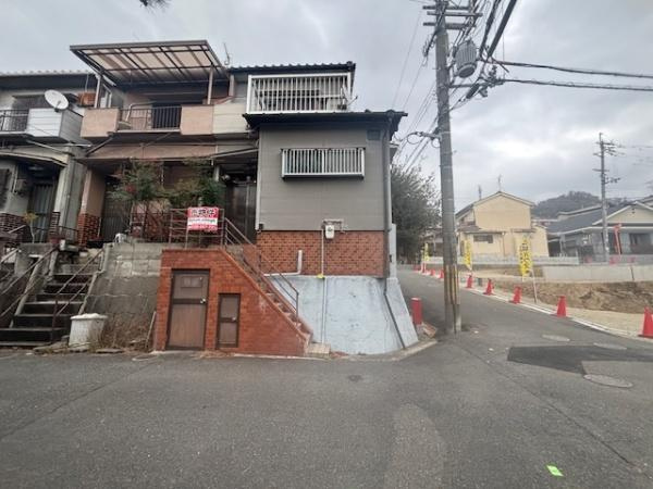 【前面道路含む現地写真】