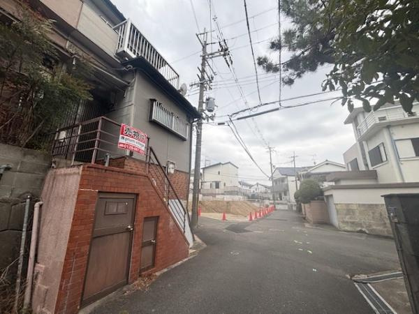 【前面道路含む現地写真】