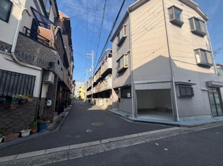 【前面道路含む現地写真】