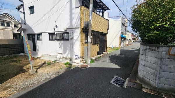 【前面道路含む現地写真】