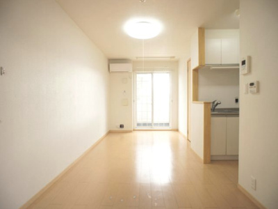 【居間・リビング】 | アスカＣ | 快適に過ごせるエアコンが付いています♪