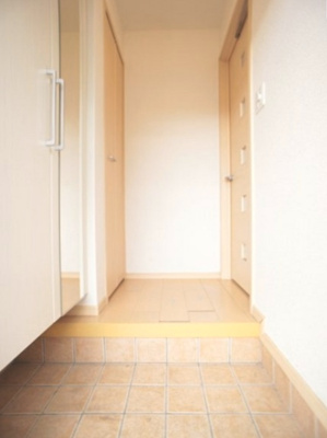 【玄関】 | アスカＣ | 1階玄関！たくさん収納できるシューズボックスが付いています♪