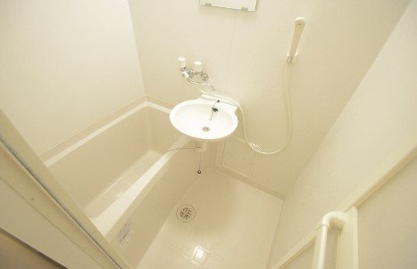 レオパレスグレイスの浴室|備品や設備仕様は号室等により異なります現地をご確認下さい。