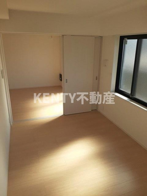 【寝室】 | ウエスト　シックス | 落ち着いた色調の寝室です