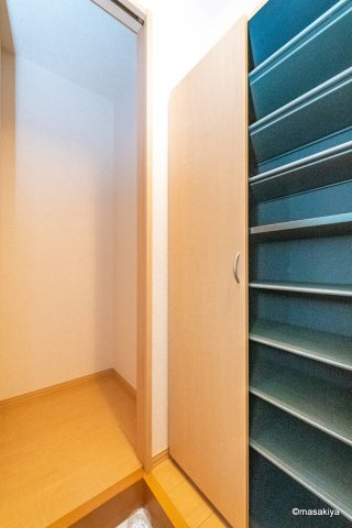 メゾン・ド・ボヌール　Bの収納|玄関収納