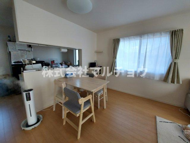 岩田戸建ての居間・リビング|おしゃれな居間です