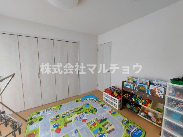 岩田戸建ての洋室|落ち着いた色調の洋室です